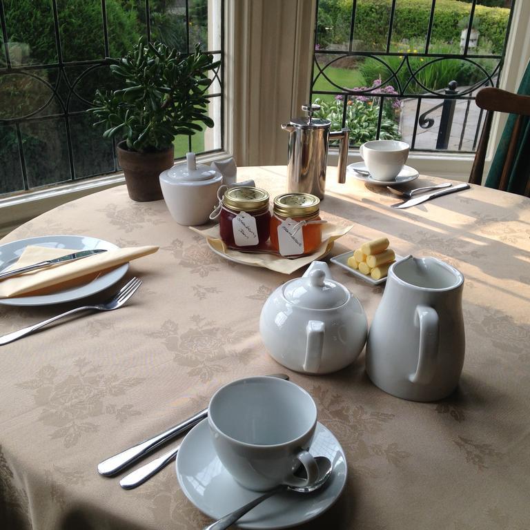 Rostrevor Hotel - Guest House ベリー エクステリア 写真